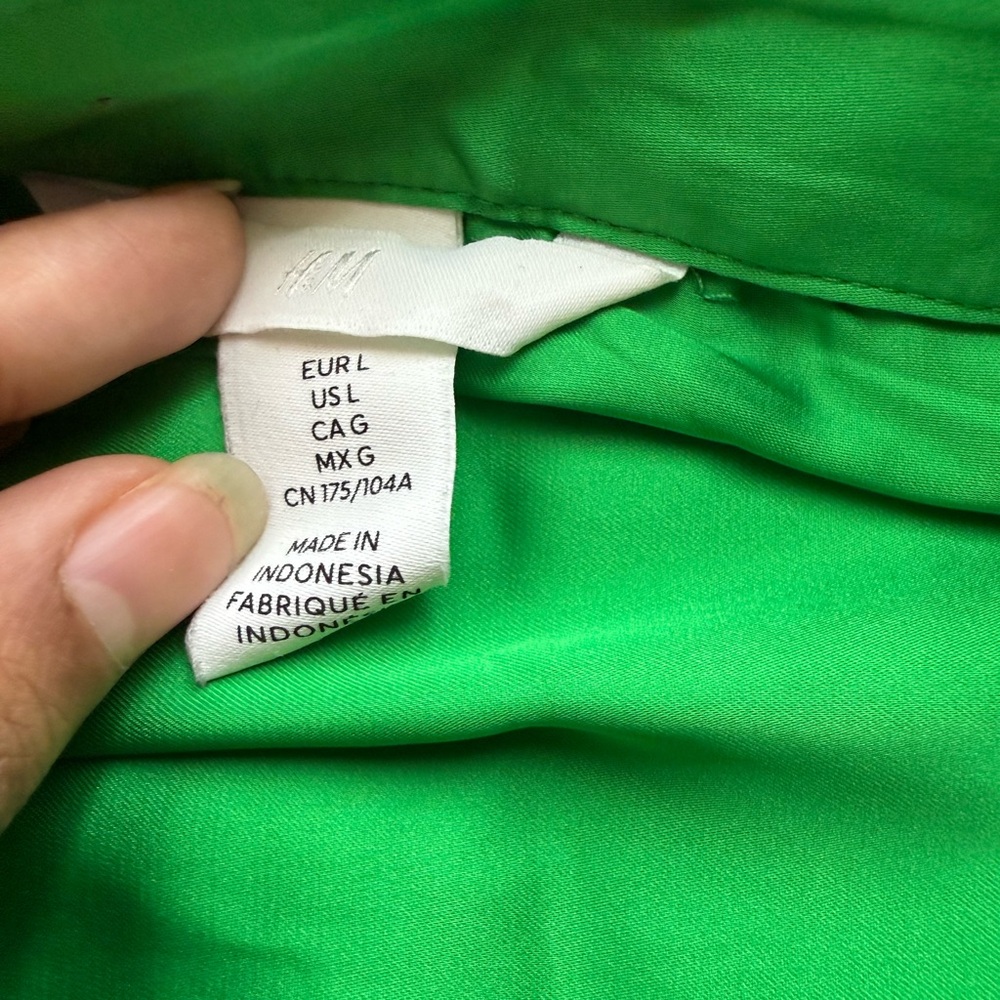 H&M Women's Green Oversized Satin Button-up Blouse - Picture 5 of 5